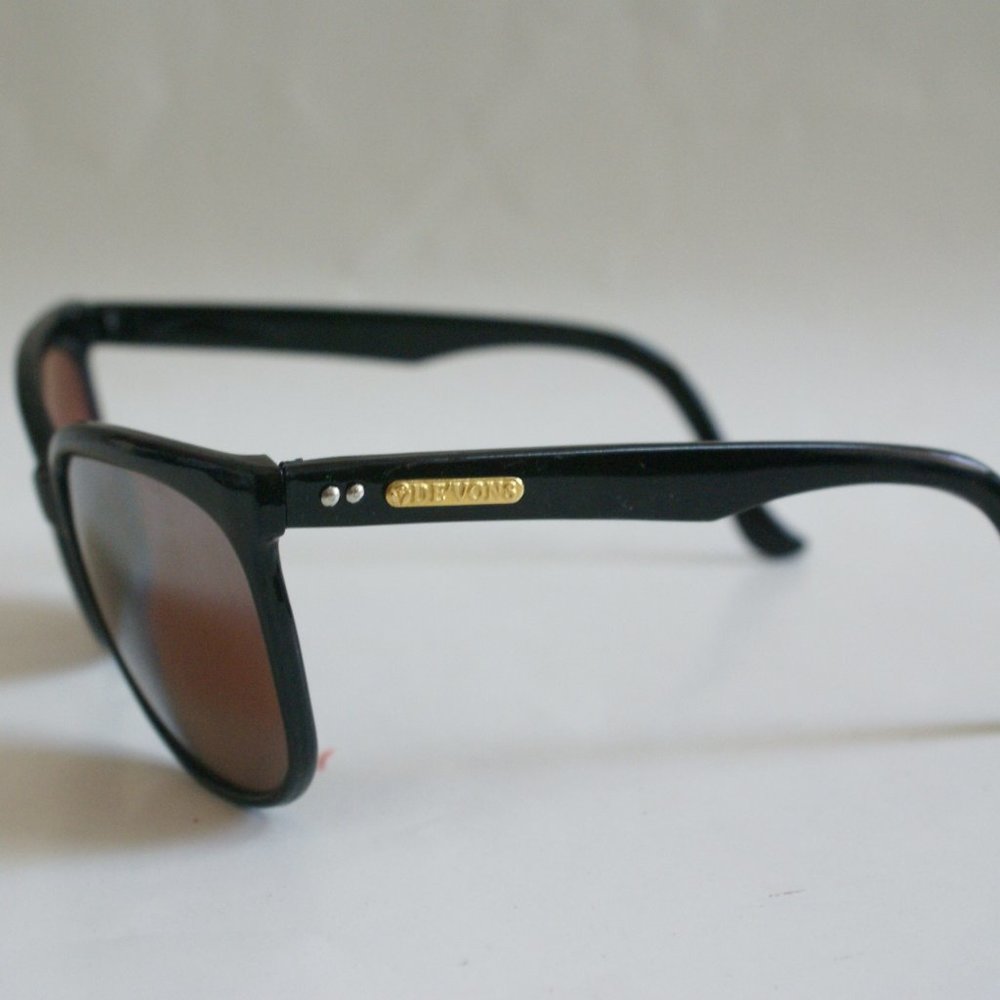 Classic Schoolboy style AllWeatherRose sunglasses - Picture 3 of 5